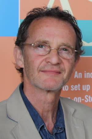 Portræt af Anton Lesser