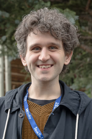 Portræt af Harry Melling