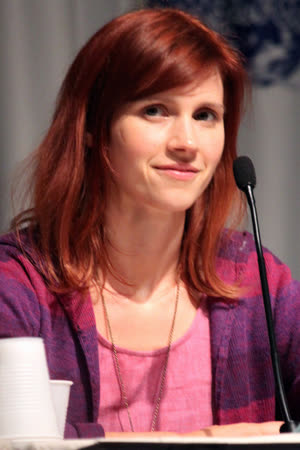 Portræt af Julie McNiven