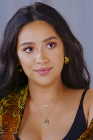 Portræt af Shay Mitchell