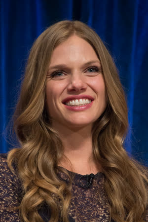 Portræt af Tracy Spiridakos